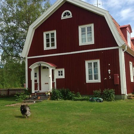 Mora Vandrarhem Och Gaesthem Vinas Exterior photo