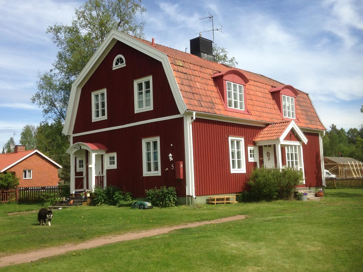 Mora Vandrarhem Och Gaesthem Vinas Exterior photo