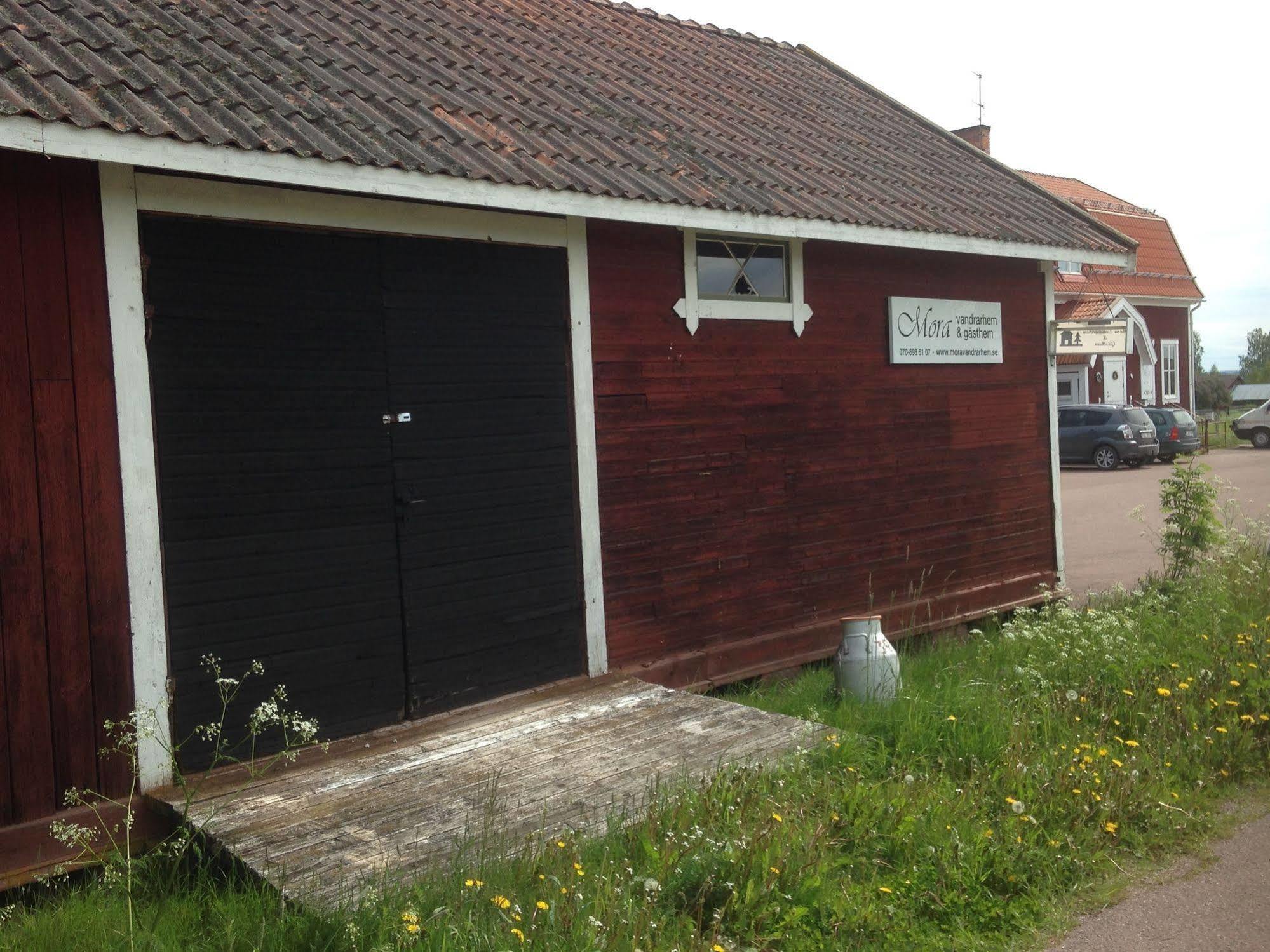 Mora Vandrarhem Och Gaesthem Vinas Exterior photo