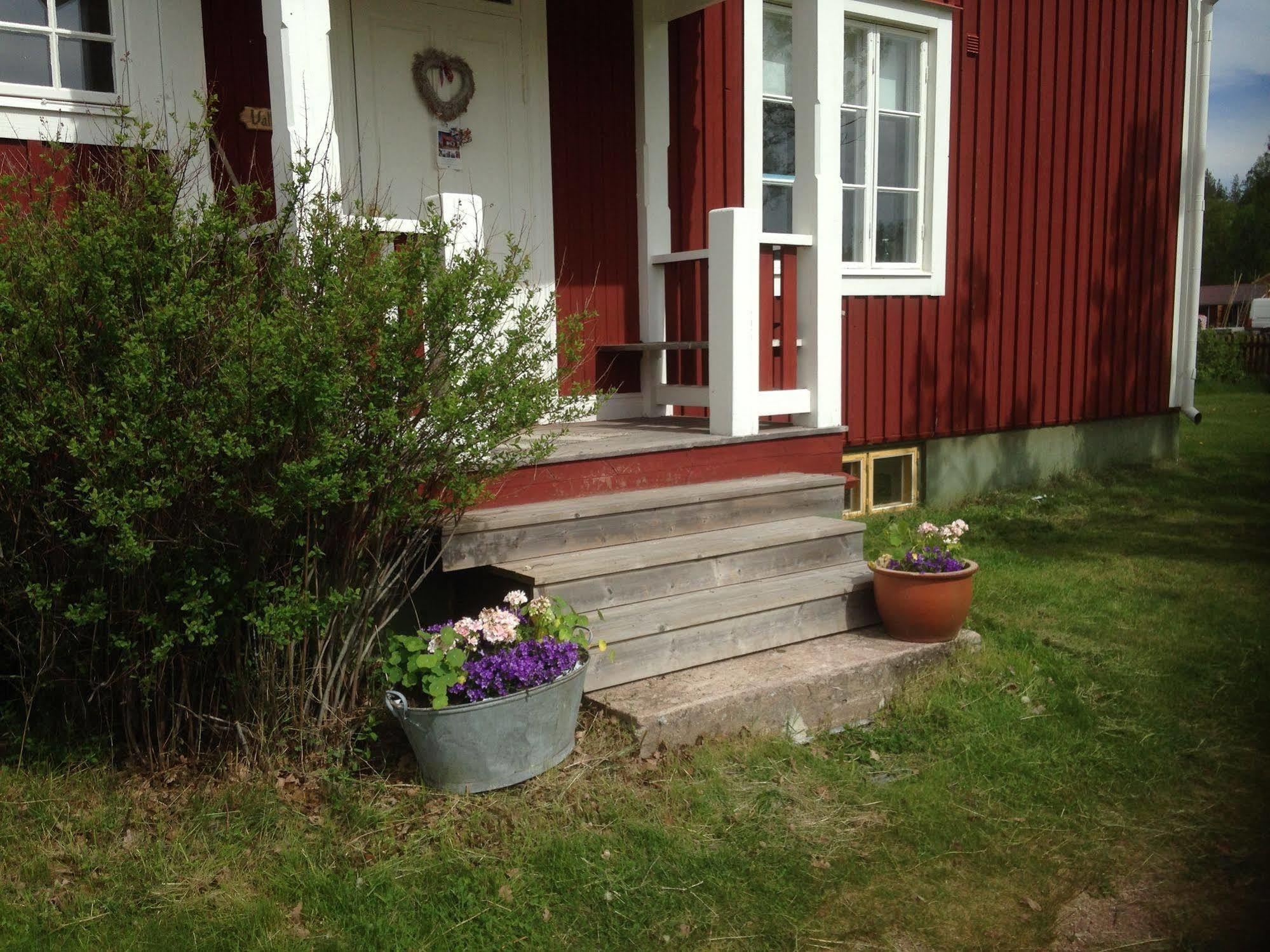 Mora Vandrarhem Och Gaesthem Vinas Exterior photo